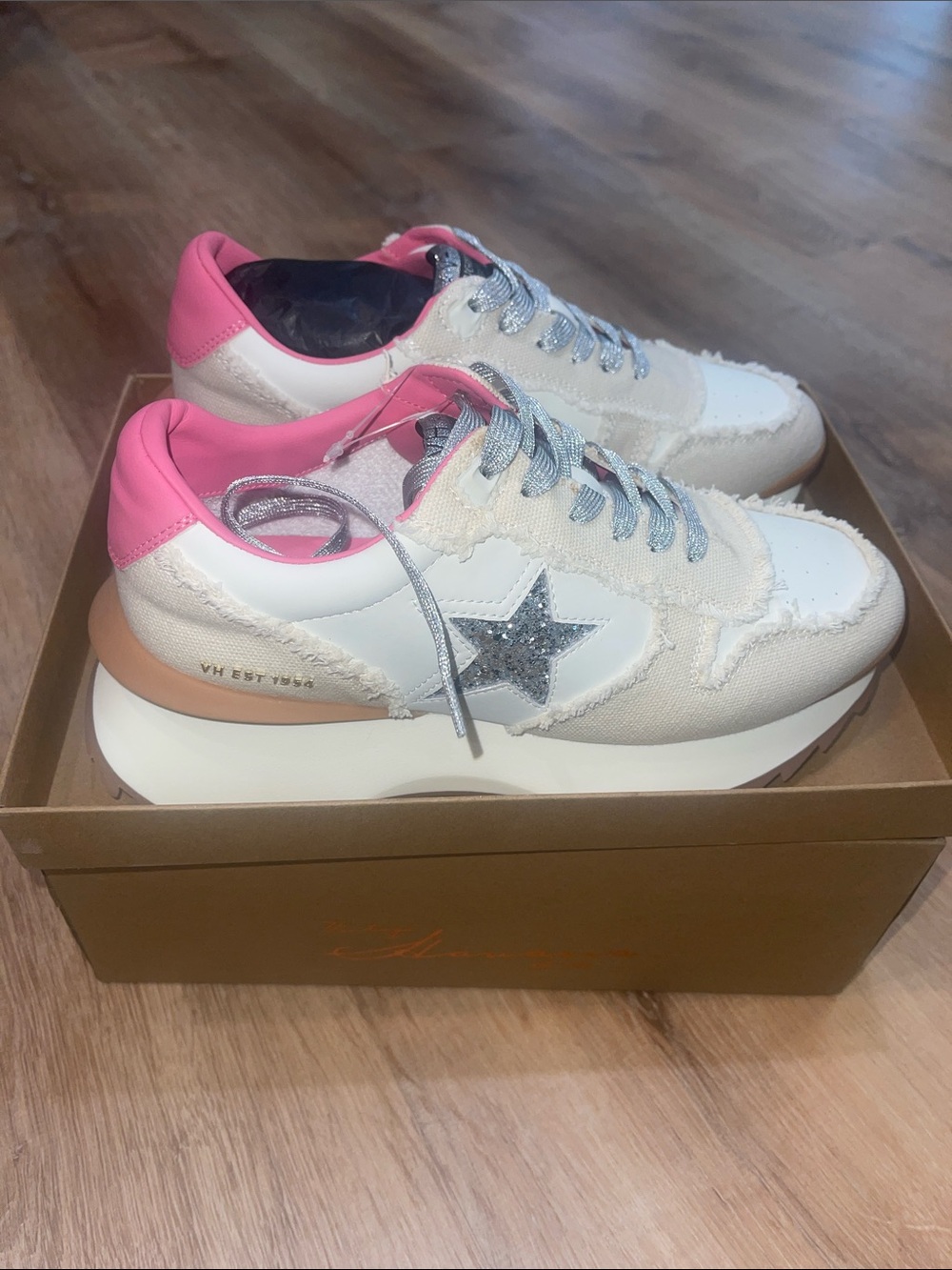 Vintage Havana Off-White Sneakers with Pink Lining
